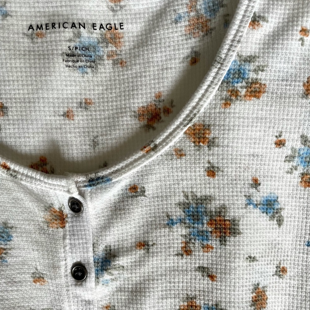 american eagle floral tee - Picture 3 of 3